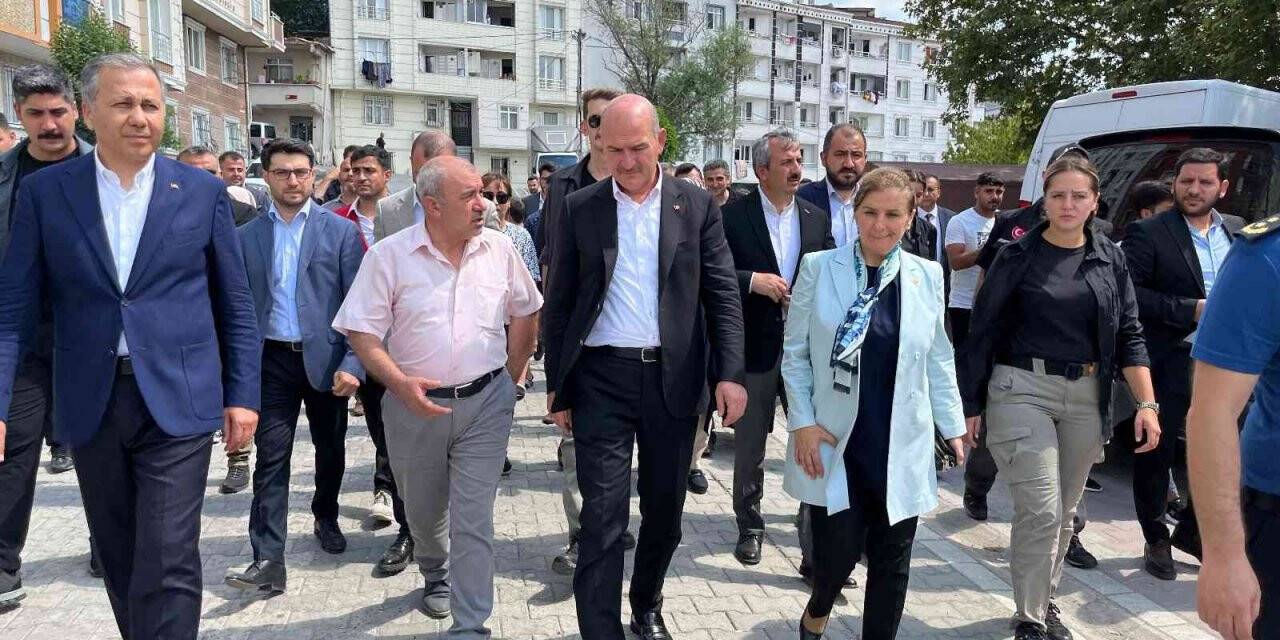İçişleri Bakanı Süleyman Soylu Esenyurt’ta sel bölgesini ziyaret etti