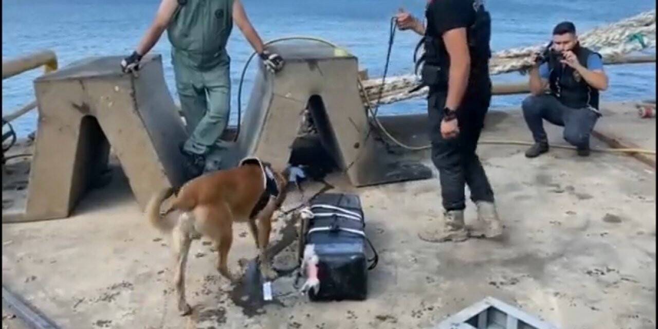 Tekirdağ’da yük gemisinin altına saklanmış 242 kg kokain yakalandı