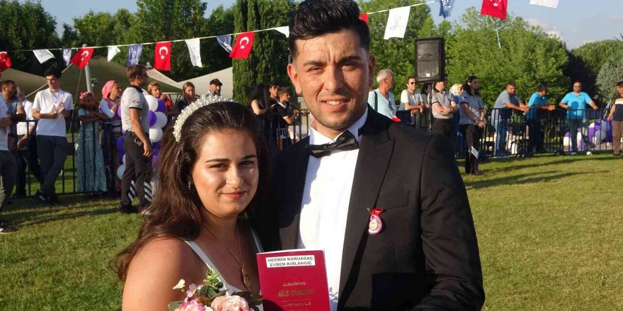 Roman çiftler toplu nikah töreniyle dünya evine girdi