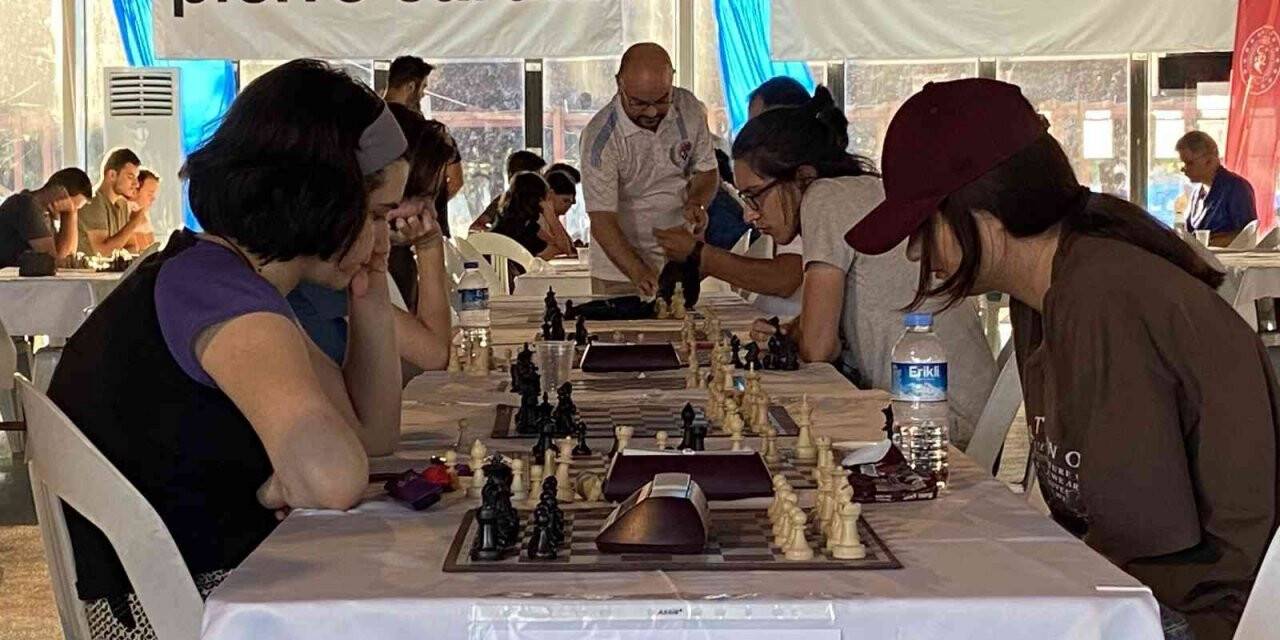 Beyoğlu Belediyesi 15 Temmuz Şehitleri için Uluslararası Satranç Turnuvası düzenledi