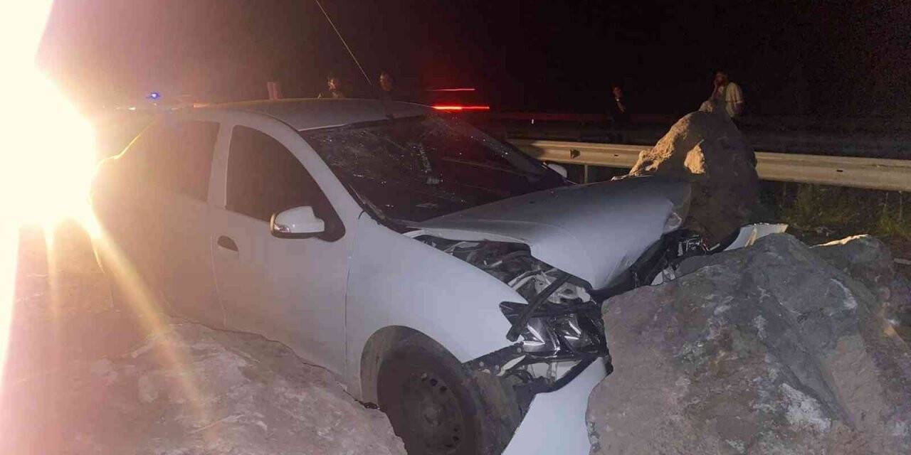 Heyelan nedeniyle kapalı olan yola giren sürücü faciayı ucuz atlattı