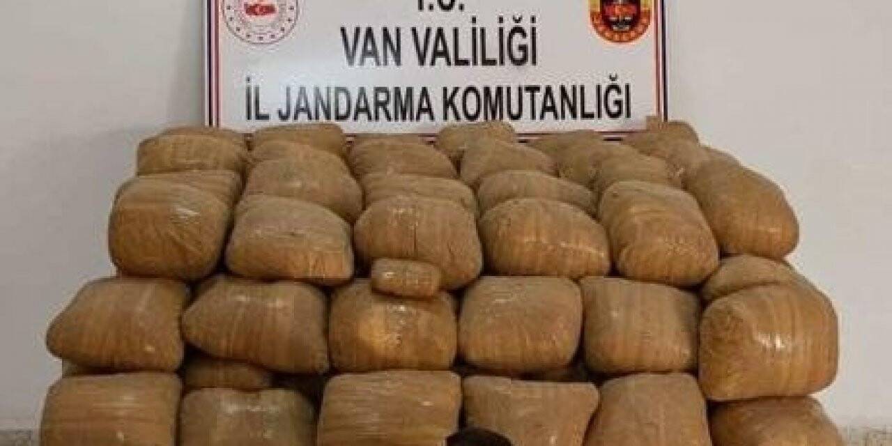 Van’da 21 çuvalda 700 kilogram esrar ele geçirildi