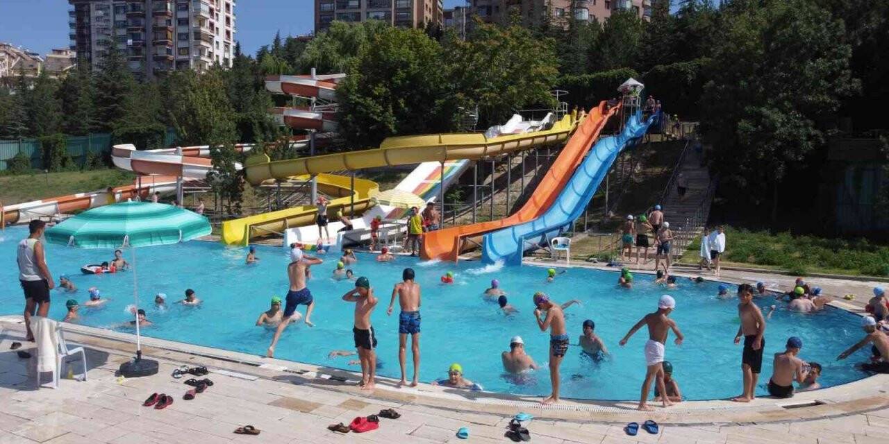 Keçiören’de aquaparklar dolup taşıyor