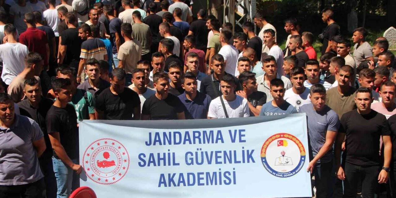 Şeyh Edebali Türbesini 3 bin Jandarma ve Sahil Güvenlik Akademisi öğrencisi ziyaret etti