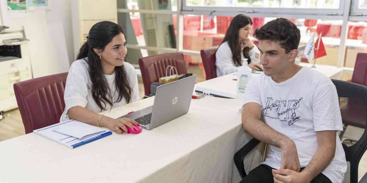 Engelli öğrenci, engelleri Büyükşehir Belediyesinin desteği ile aştı