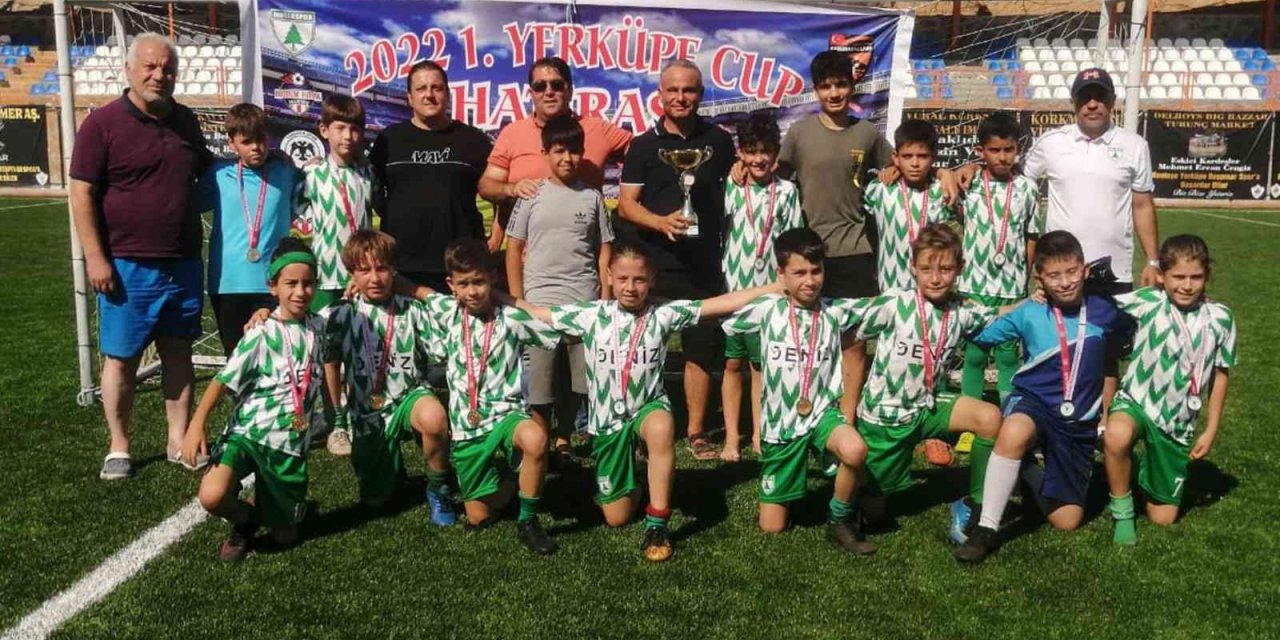 Muğlaspor’un minikleri yenilgisiz şampiyon oldu