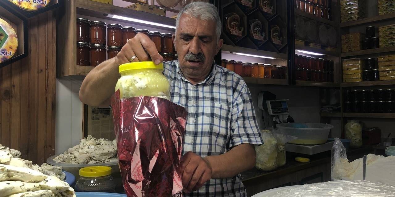 Van’ın meşhur otlu peyniri hediyelik olarak alınıyor