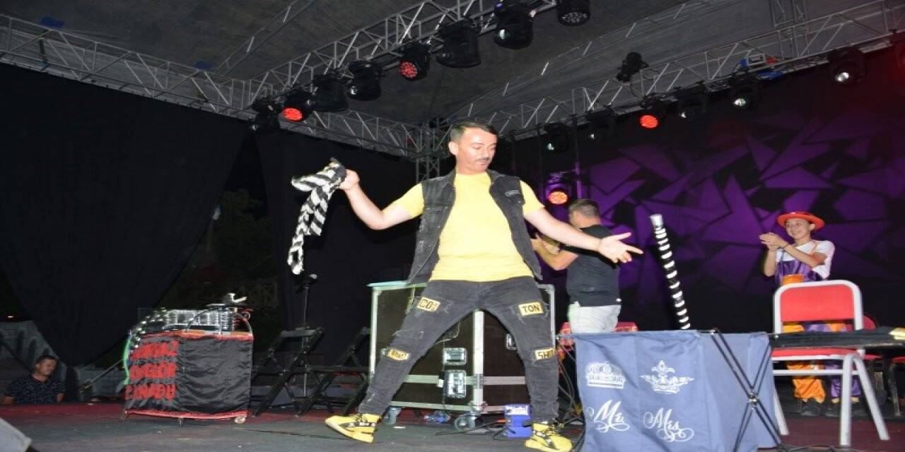 Çocuklar şenlikte eğlenceye doydular