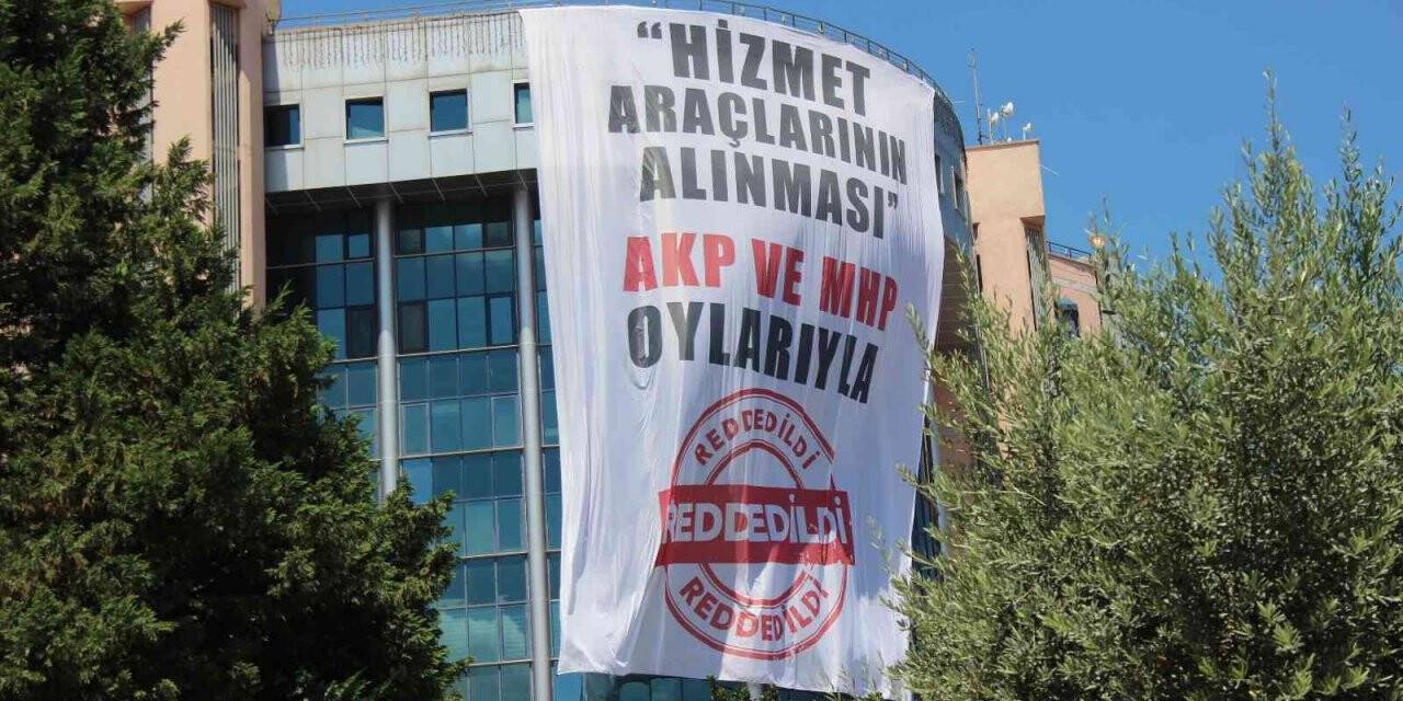 İzmit’te pankart tartışması