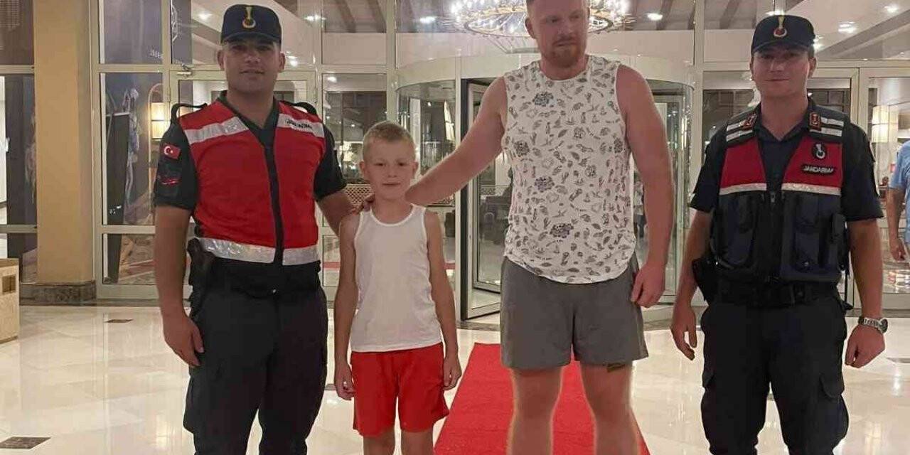 Kemer’de kaybolan 2 turist çocuk, jandarma ekiplerince bulundu
