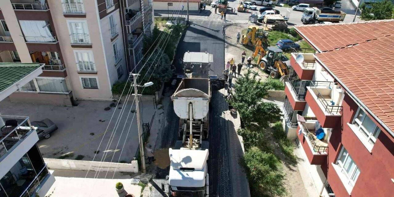 Sincan’da cadde ve sokaklar sıcak asfaltla kaplanıyor