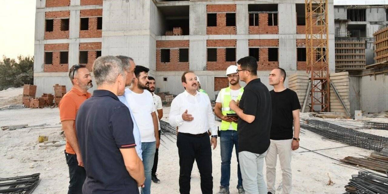 Vali Pehlivan, devam eden yurt inşaatlarında incelemelerde bulundu