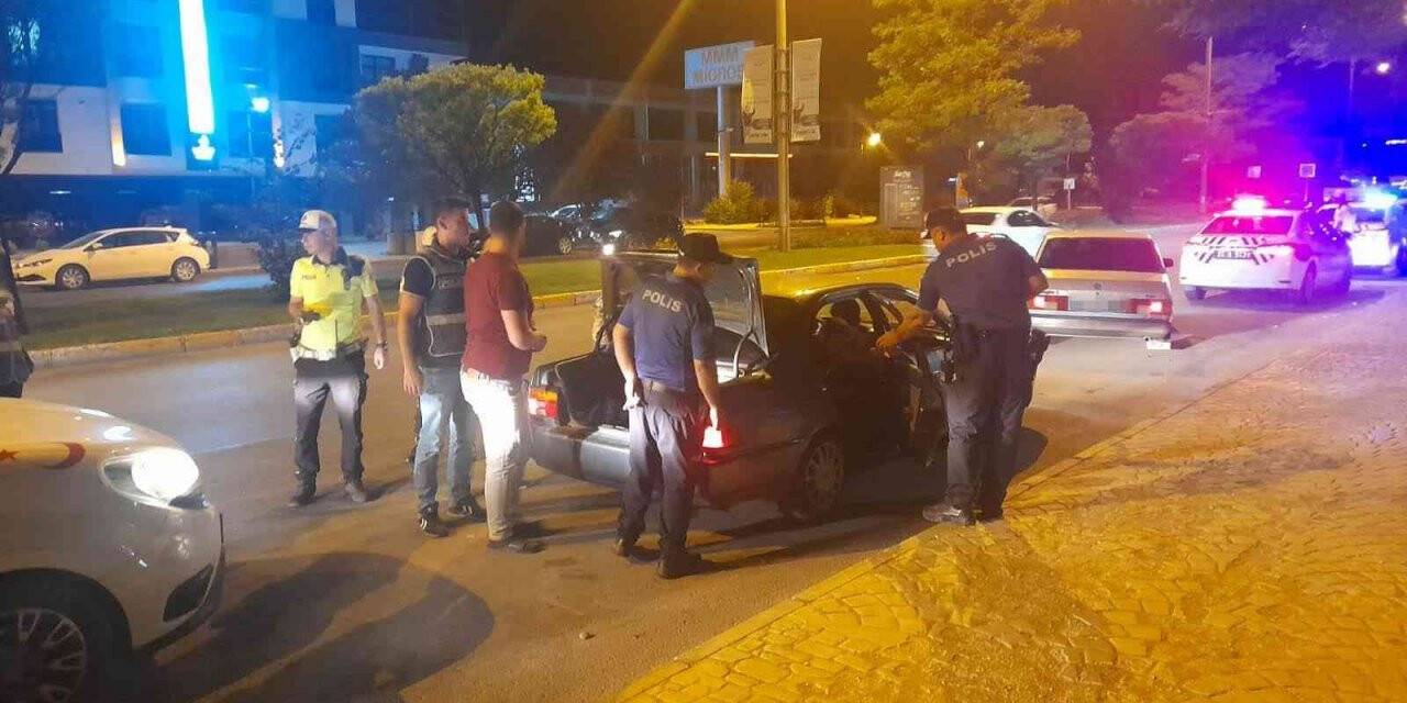 Erzincan polisi gece gündüz denetimde