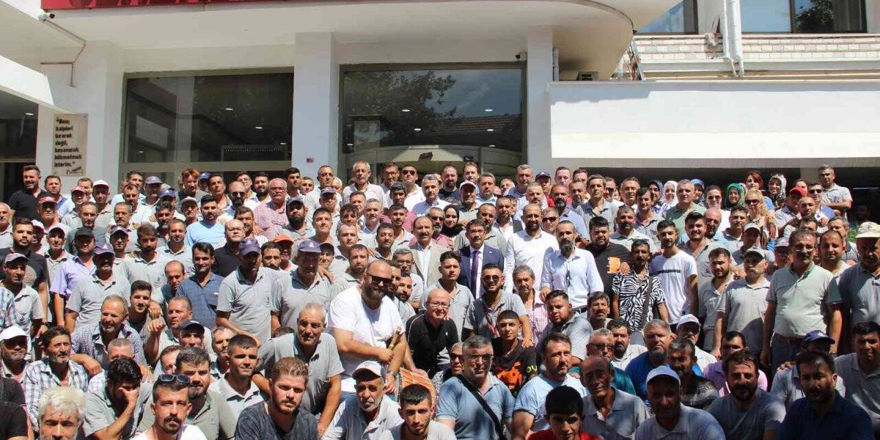 En yüksek zammı alan işçilerden başkan Çelik’e davul zurnalı teşekkür