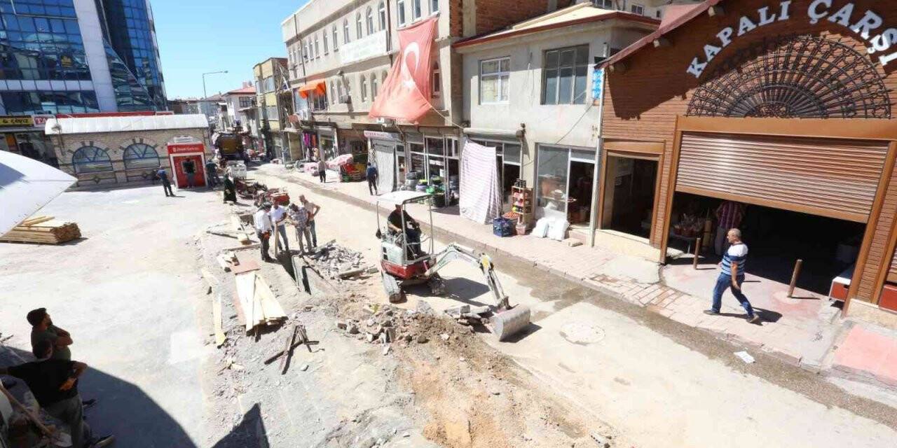 Başkan Şerifoğulları: “Göreve geldiğimiz günden itibaren Kapalı Çarşı ve çevresinde hummalı bir çalışma başlattık”