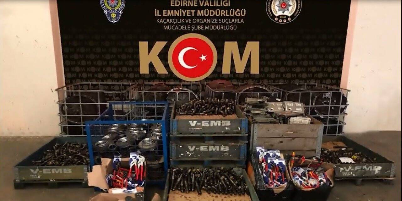 Kapıkule’de tırda 695 adet kaçak oto parçası ele geçirildi