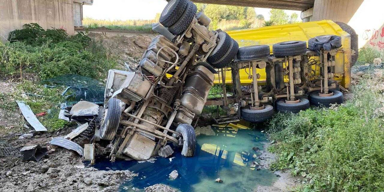 Silivri’de kamyon viyadükten aşağı uçtu: 1 yaralı