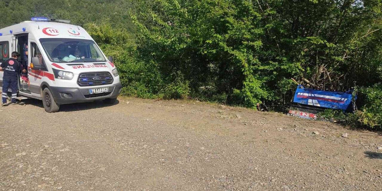 Yenice’de patpat ormanlık alana uçtu: 2 yaralı