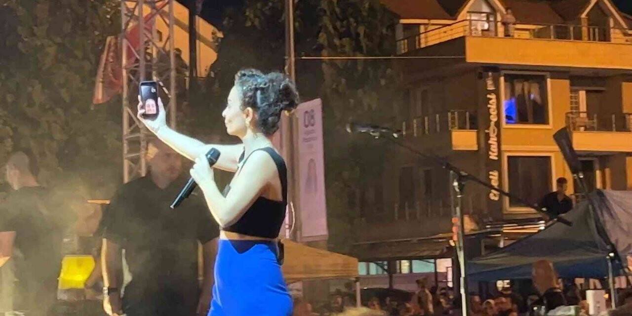 Sanatçı Fatma Turgut konserine gelemeyen hayranına sürpriz yaptı