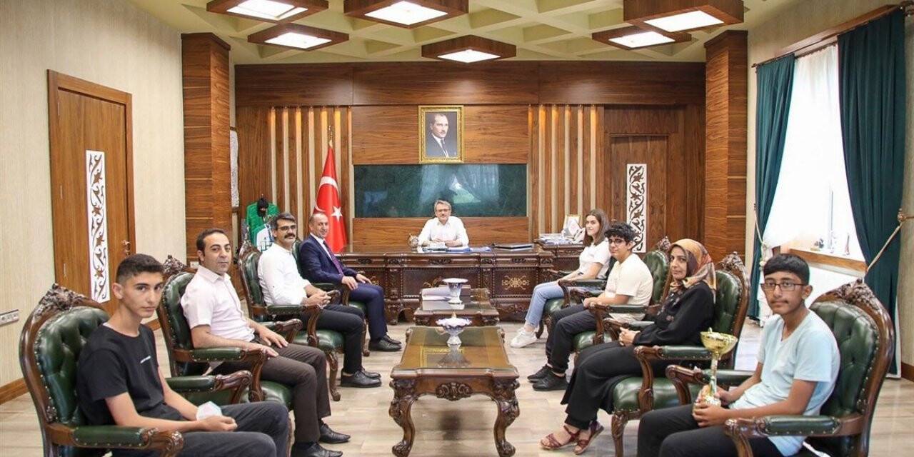 Bingöl Valisi Ekinci, derece yapan öğrencileri ağırladı