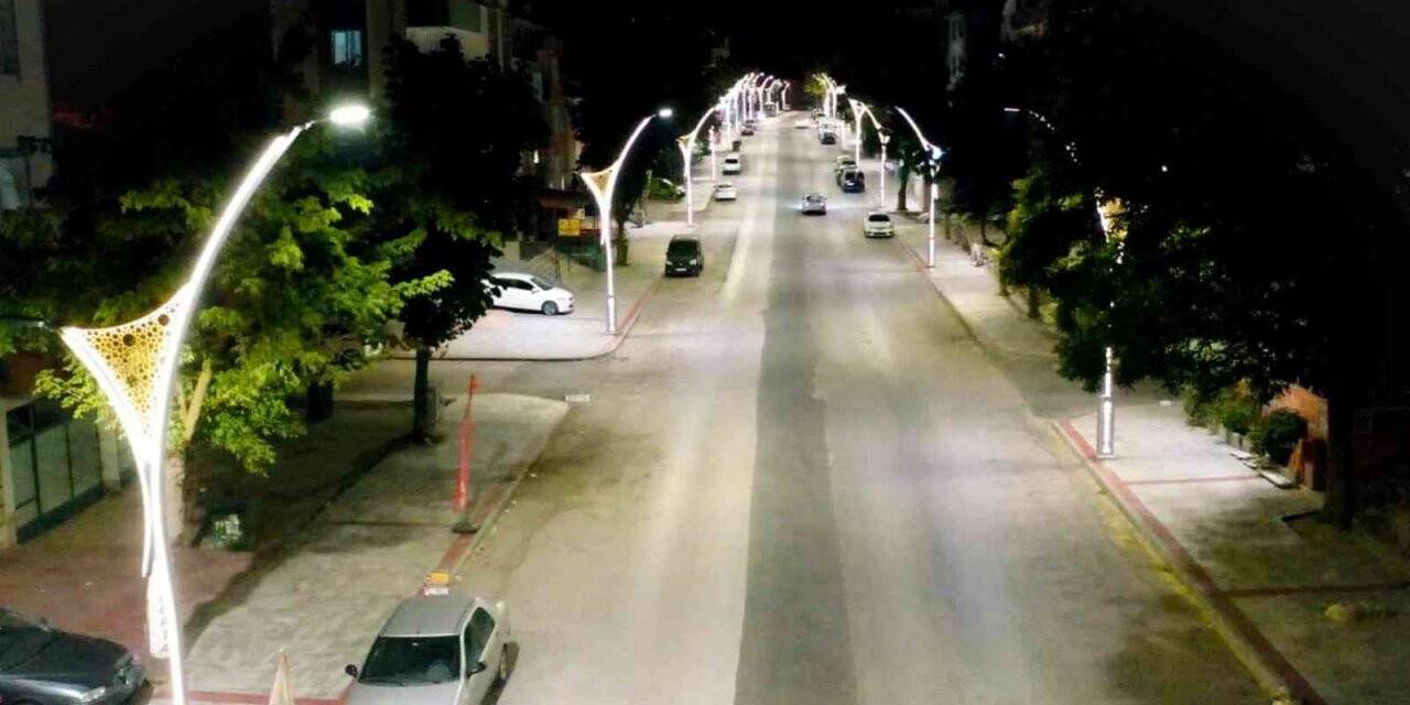 Körfez Akşemsettin Caddesi ışıl ışıl oldu