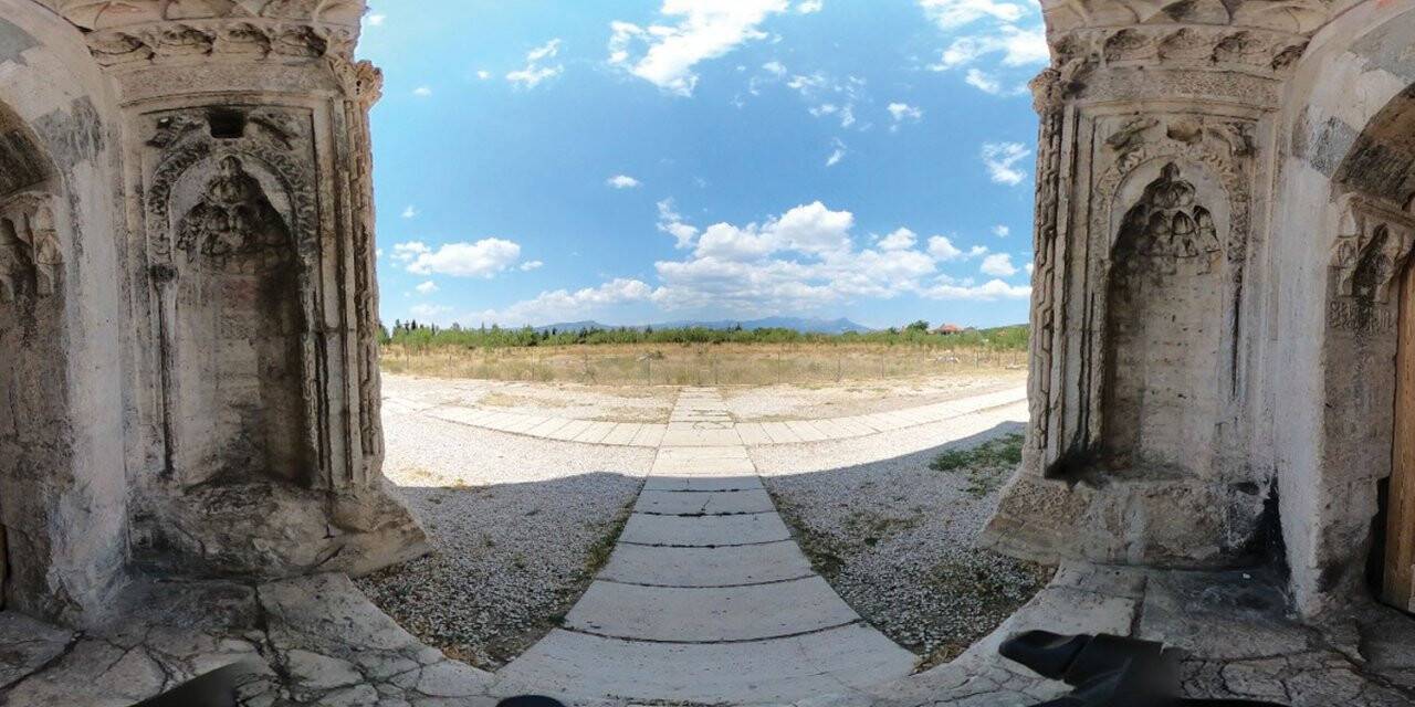 Kervansarayları izledi, Oxford’a ulaştı