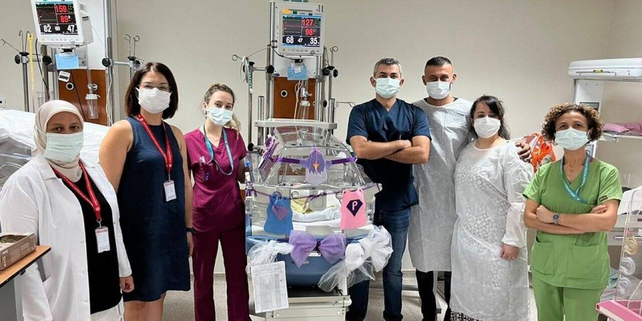 955 gram doğan bebek taburcu edildi