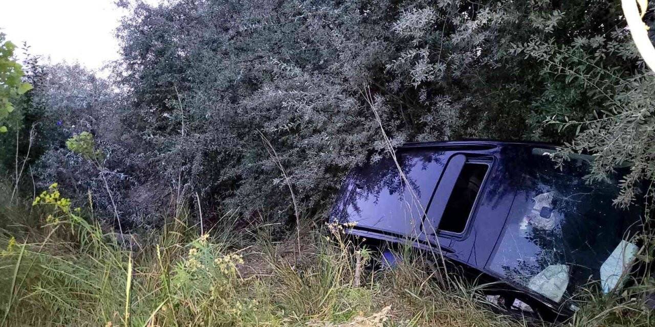 Sivas’ta otomobil dere yatağına uçtu: 3 yaralı