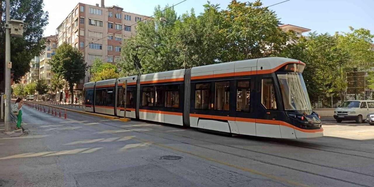 Eskişehir’de tramvay hatlarındaki arıza seferlerin aksamasına neden oldu