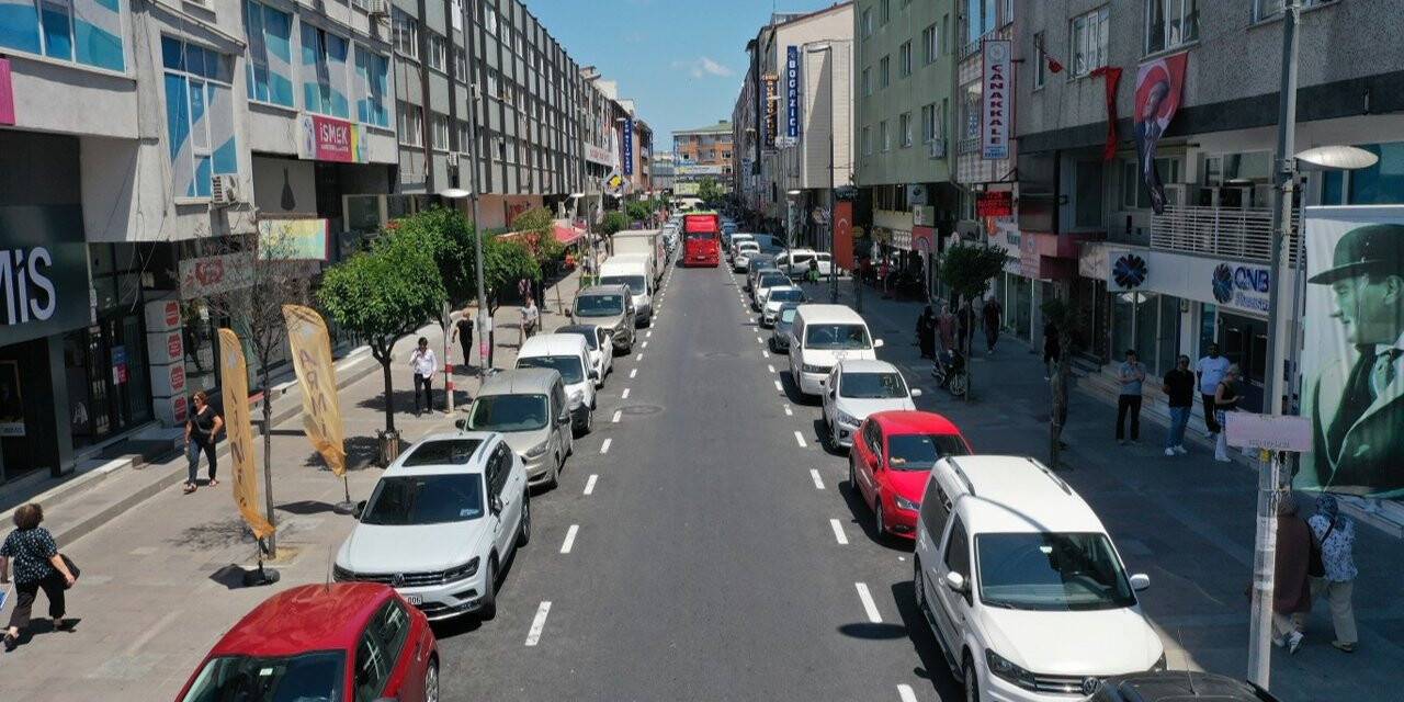 Küçükçekmece 3 yılda toplam 170 bin ton asfaltla prestijli yollara sahip oldu