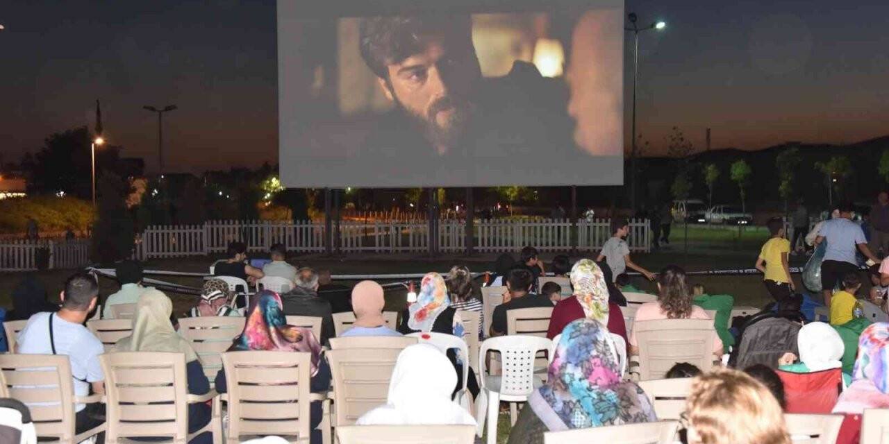 Kartepe’de "Hadi Be Oğlum" filmine yoğun ilgi