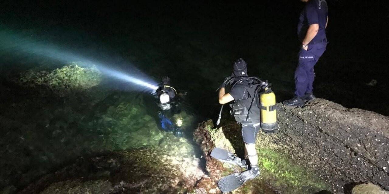 Çanakkale’de denize dalan dalgıç top mermisi buldu