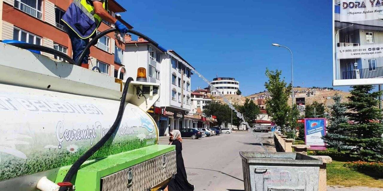 Bayburt’ta çöp konteynerleri dezenfekte ediliyor