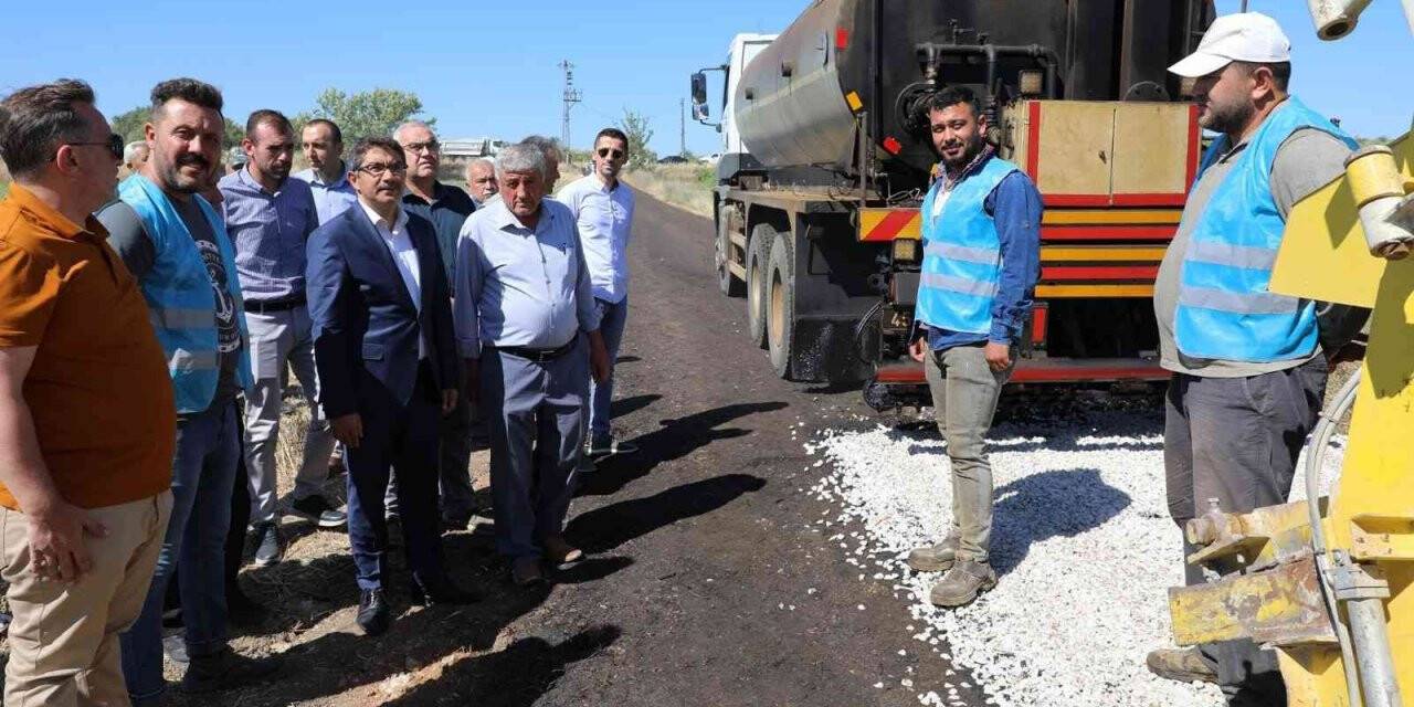 Şehzadeler Belediyesi ovada asfalt sezonunu açtı