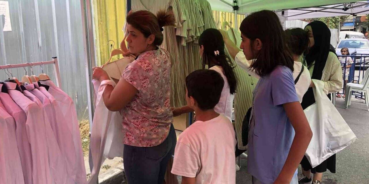 Küçükçekmece’de ihtiyaç sahiplerine kıyafet yardımı yapıldı
