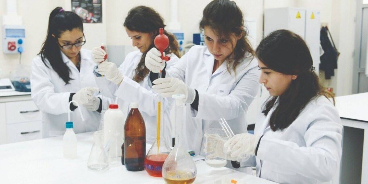 BARÜ, zirve yolculuğunda yeni öğrencilerini bekliyor