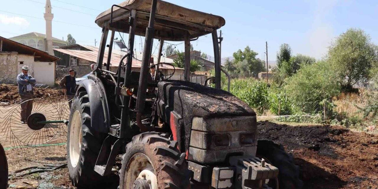 Gizlice gelip benzin dökerek traktör ve 850 balya otu yaktılar