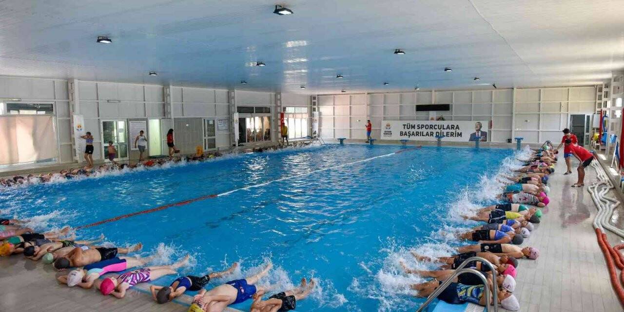 Adana’da 15 bin çocuk yüzme öğrenecek