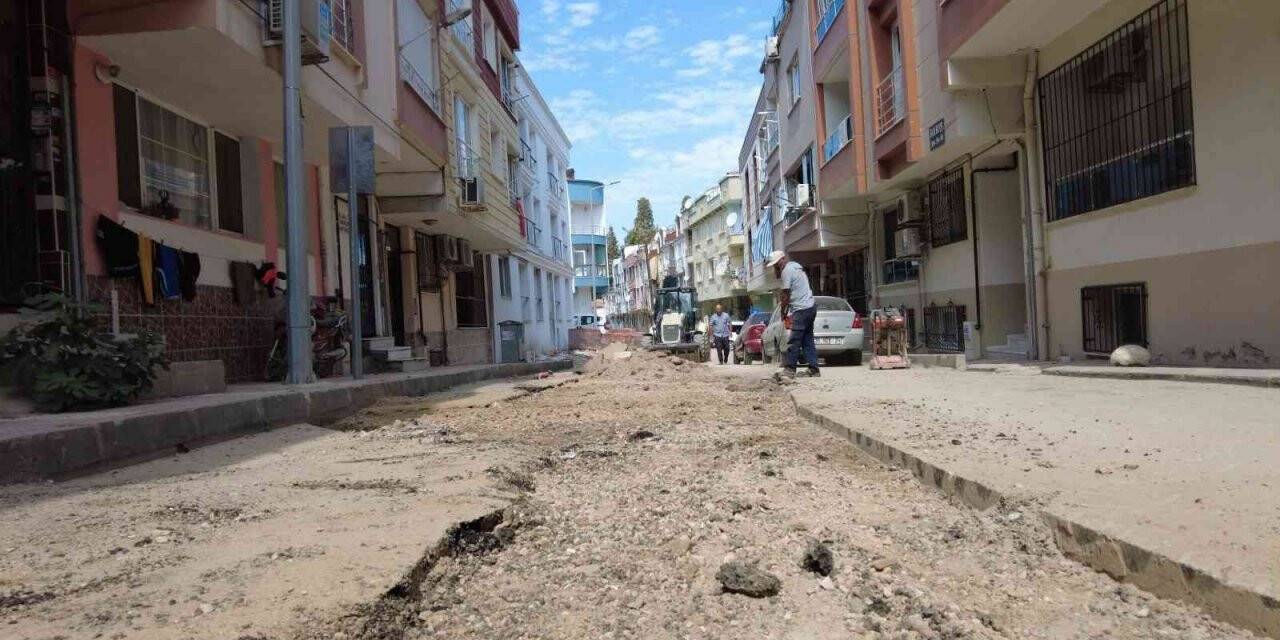 Yunusemre’den 2 mahallede asfalt çalışması