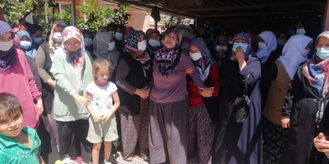 Çamur altında kalan işçiye gözü yaşlı veda