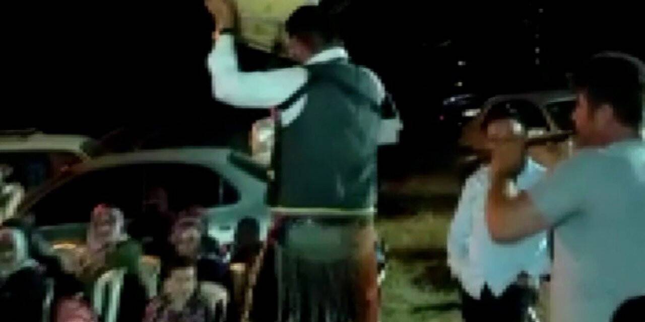 Davuluyla şov yaparken sandalyeden düştü, kendinden geçti zurnayı uçurdu