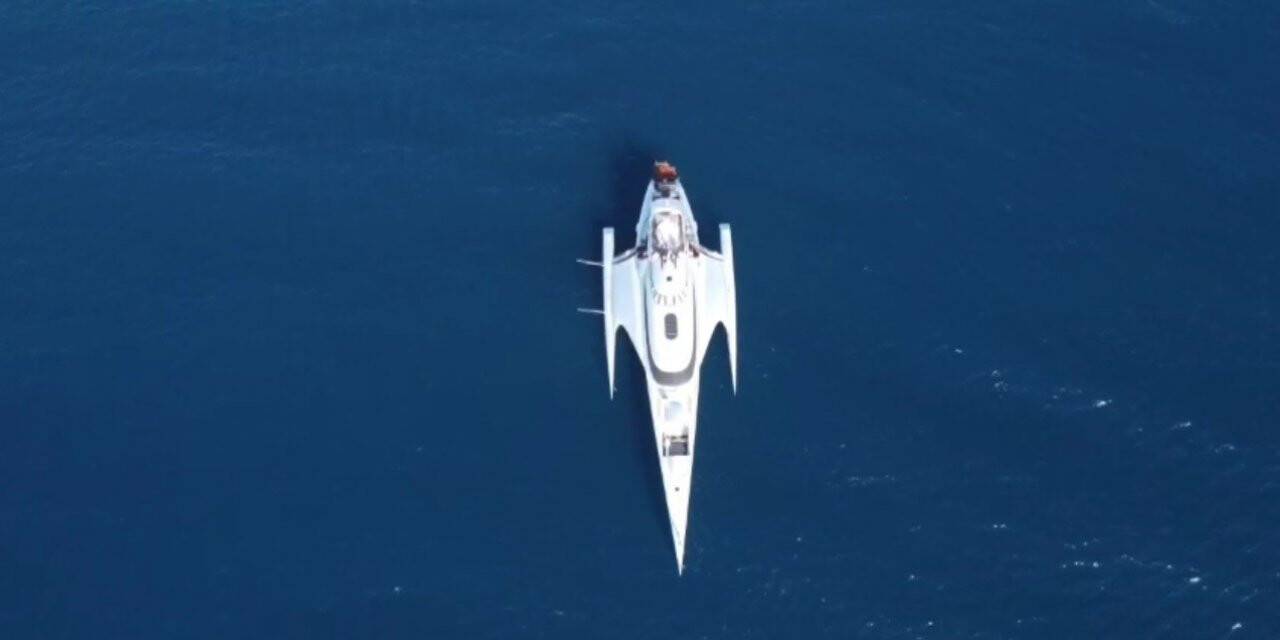 Uzay mekiği görünümlü yat Bodrum’da