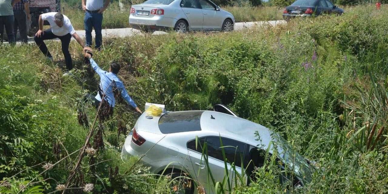 Otomobil sulama kanalına düştü