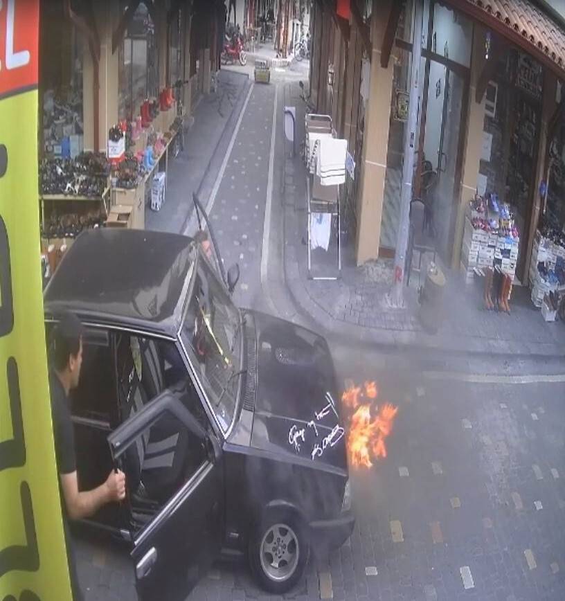 Seyir halindeki otomobilde yangın