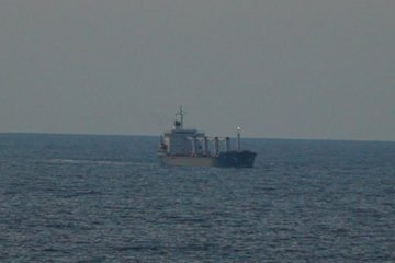 Odessa'dan gelen kuru yük gemisi Razoni İstanbul Boğazı Karadeniz girişinde bekliyor