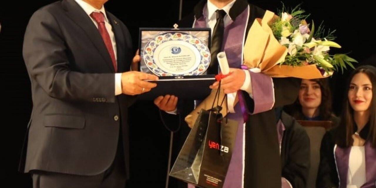 ERÜ Diş Hekimliği Fakültesi’nde mezuniyet heyecanı