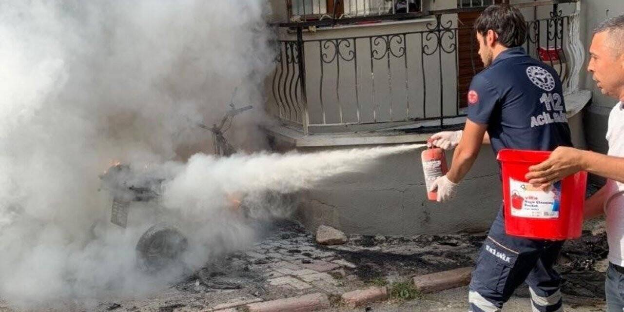 Şarj sırasında alev aldı, ilk müdahaleyi sağlık çalışanları yaptı