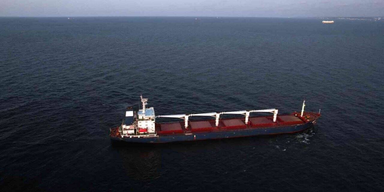Tahıl yüklü gemi “Razoni” İstanbul açıklarında dron ile görüntülendi
