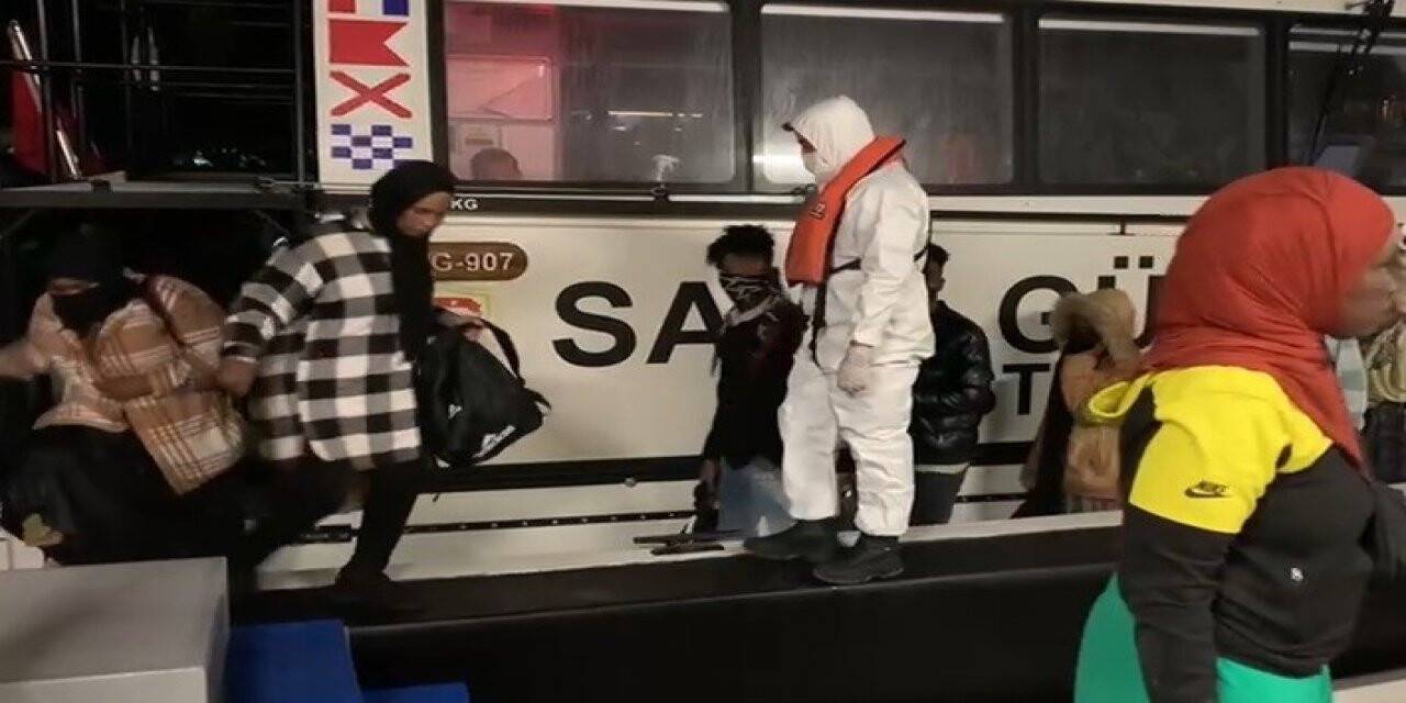 Yunanistan unsurlarınca geri itilen 33 göçmen kurtarıldı