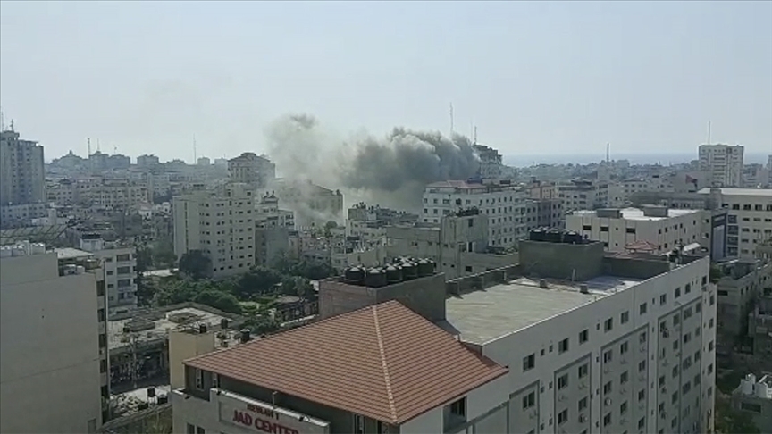 İsrail, Gazze Şeridi'ni vurduğunu açıkladı
